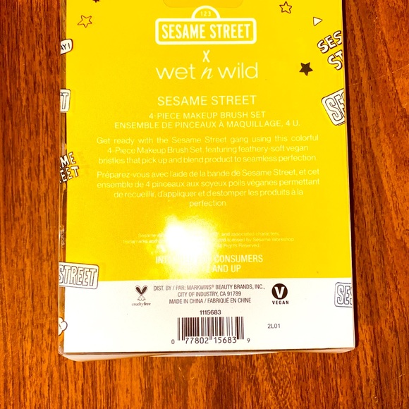 Limited Edition Sesame Street Makeup Brush Set - Picture 2 of 3